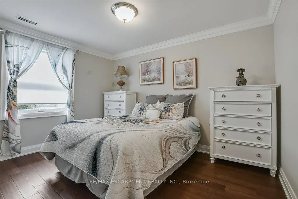 Photo 9 of 33 Szollosy Circle, Hamilton, Kennedy — HOMEH