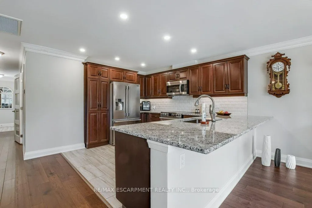 Photo 16 of 33 Szollosy Circle, Hamilton, Kennedy — HOMEH