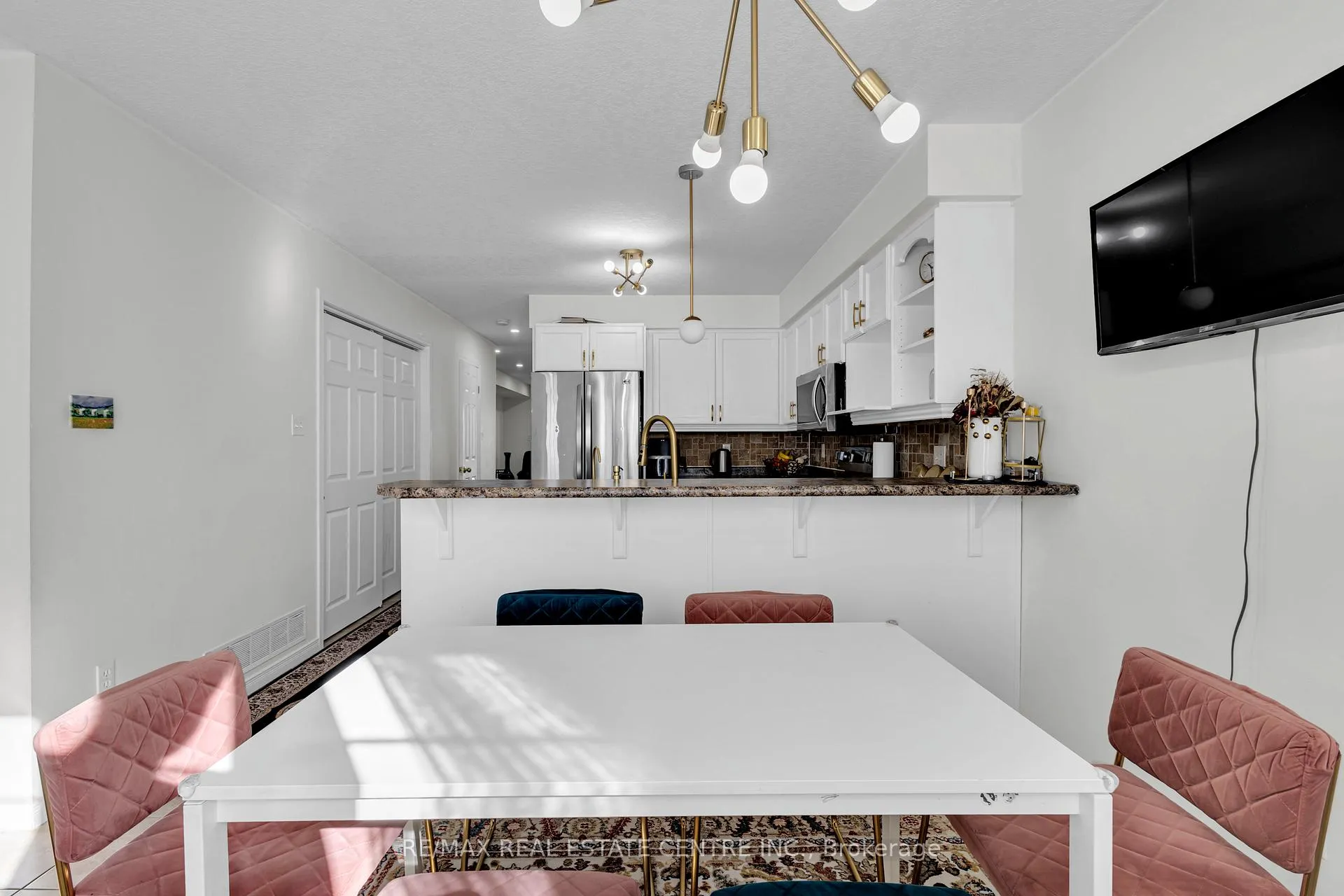 Photo 6 of Unit 17B, 50 Howe Drive, Kitchener, Laurentian Hills — HOMEH