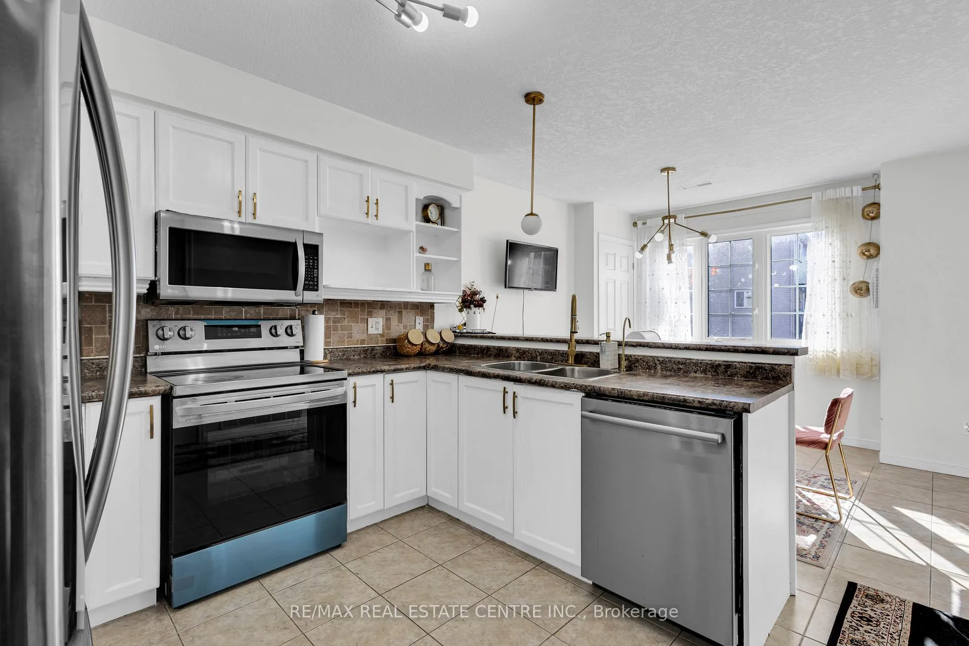 Photo 11 of Unit 17B, 50 Howe Drive, Kitchener, Laurentian Hills — HOMEH