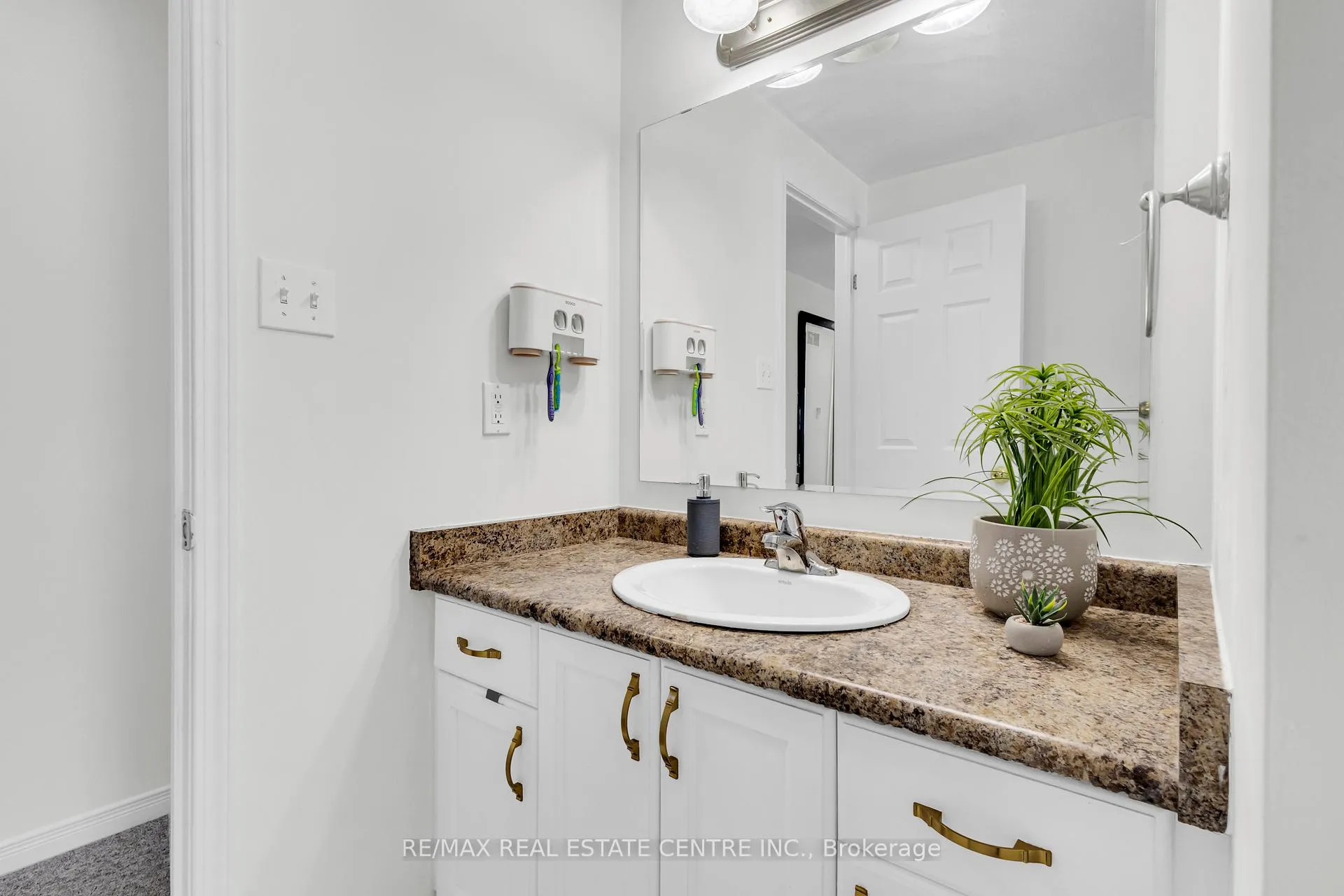 Photo 31 of Unit 17B, 50 Howe Drive, Kitchener, Laurentian Hills — HOMEH