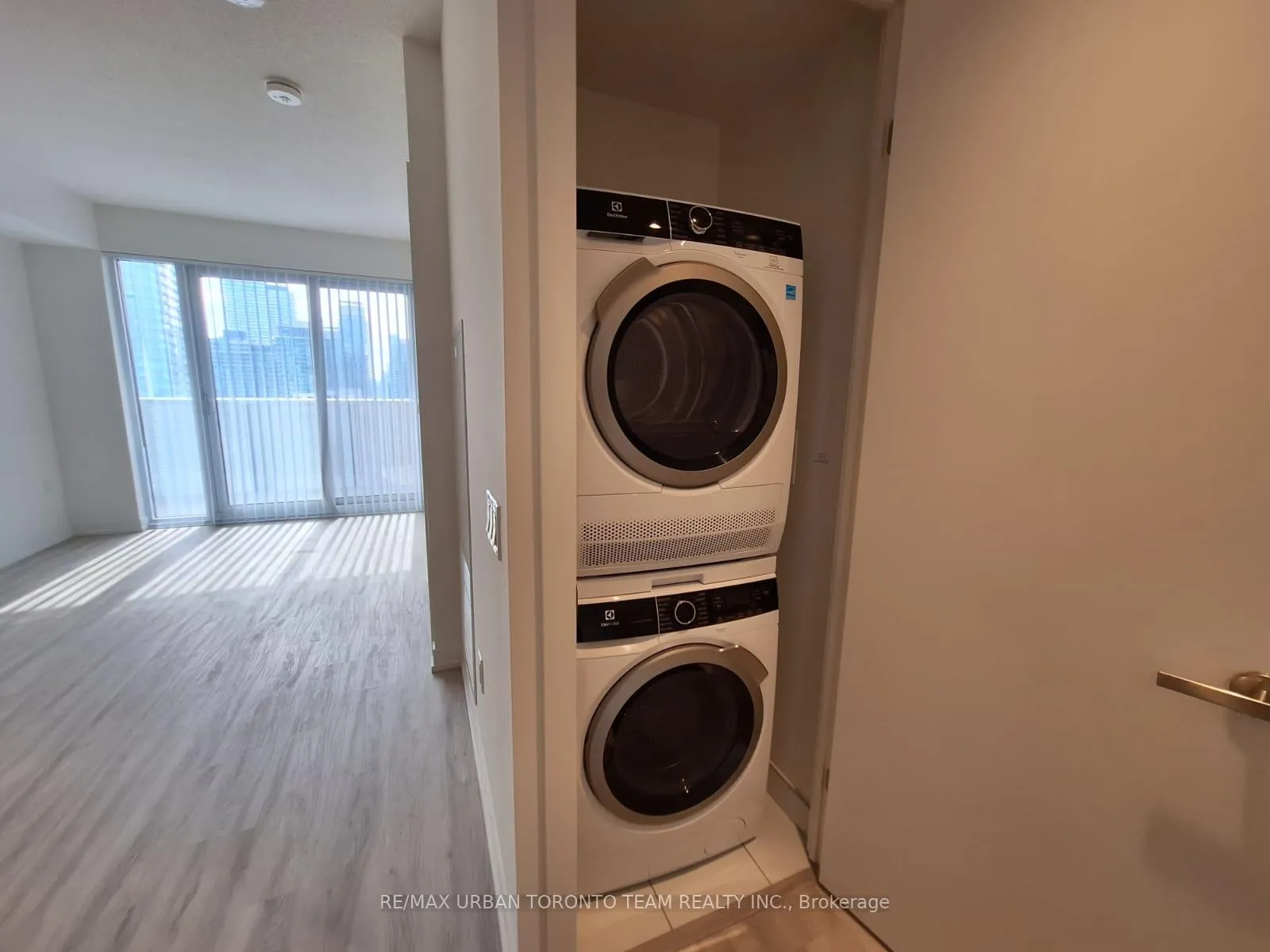 Photo 12 of Unit 4816, 55 Cooper Street, Toronto, Waterfront Communities — HOMEH