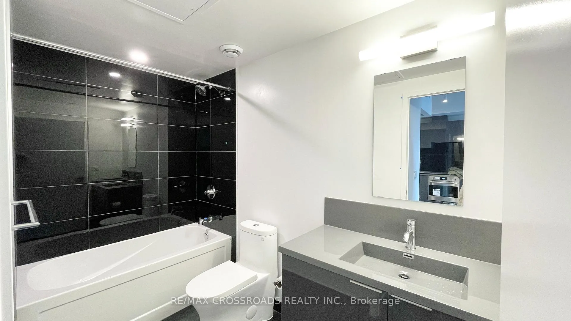 Photo 9 of Unit 2716, 230 Simcoe Street, Toronto, Kensington-Chinatown — HOMEH