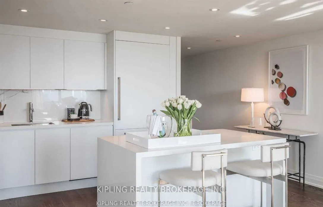 Photo 4 of Unit 604, 101 St Clair Avenue W, Toronto, Yonge-St. Clair — HOMEH