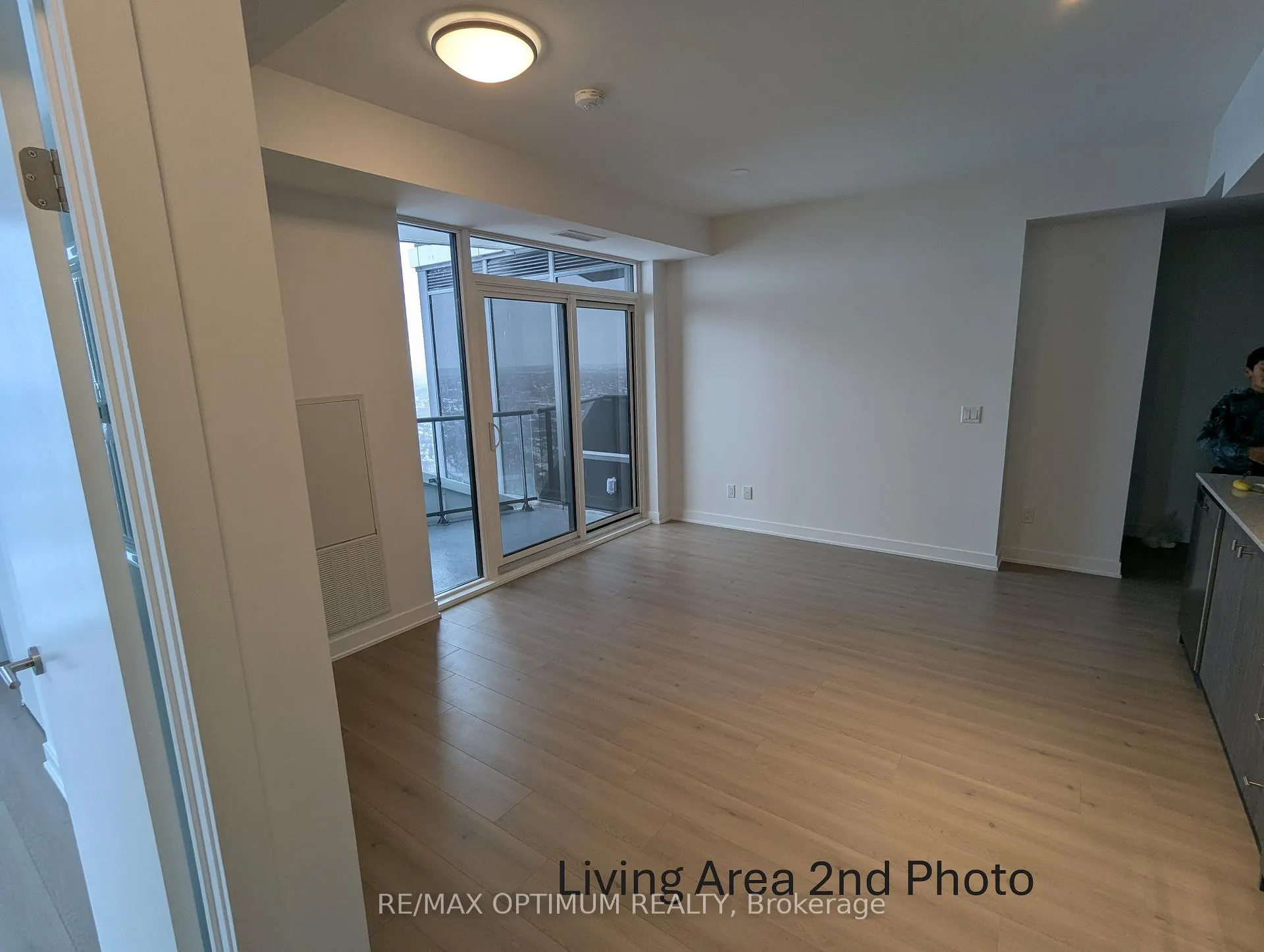 Photo 9 of Unit 3303, 25 Wellington Street S, Kitchener — HOMEH