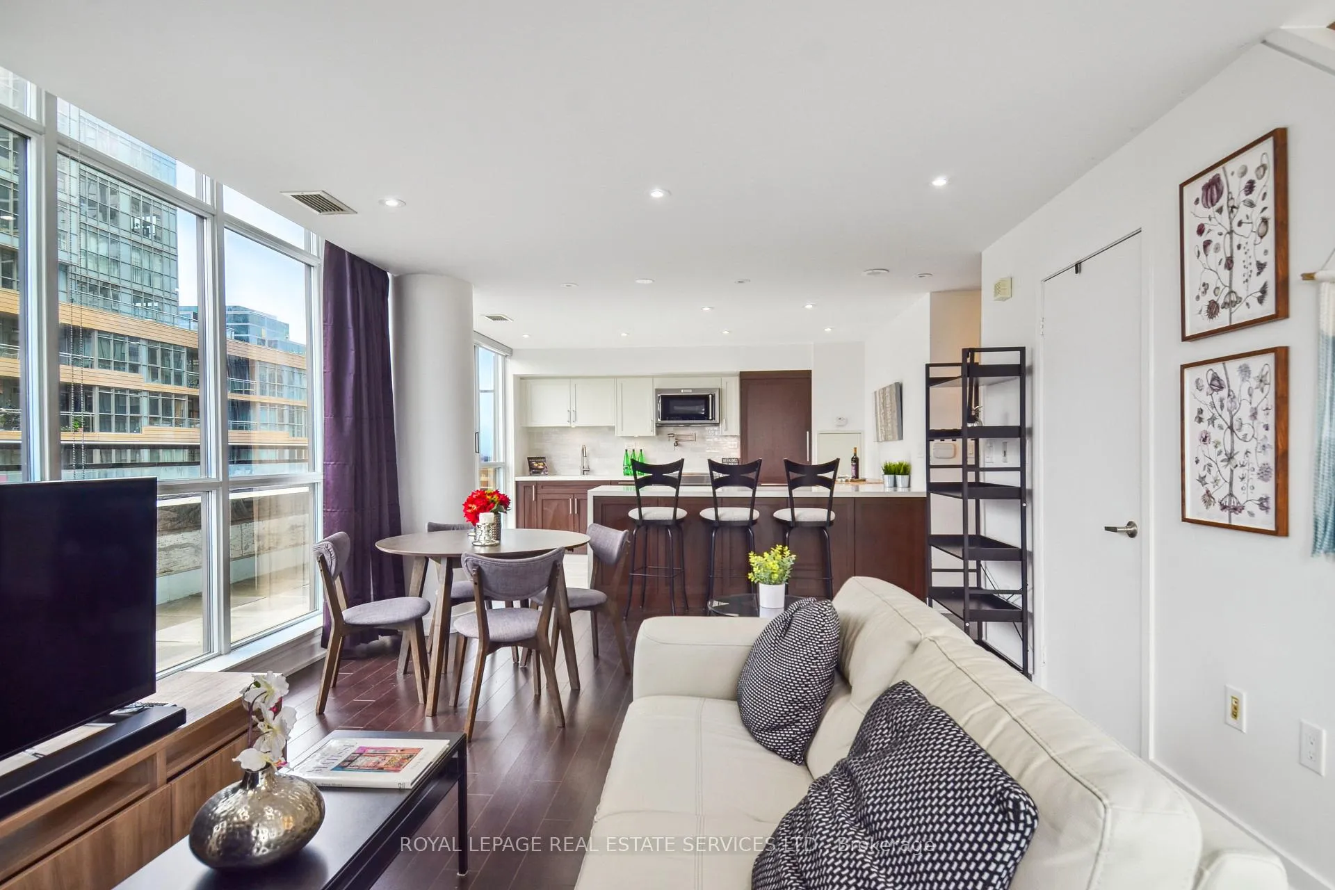 Photo 2 of Unit 832, 8 Telegram Mews E, Toronto, Waterfront Communities — HOMEH