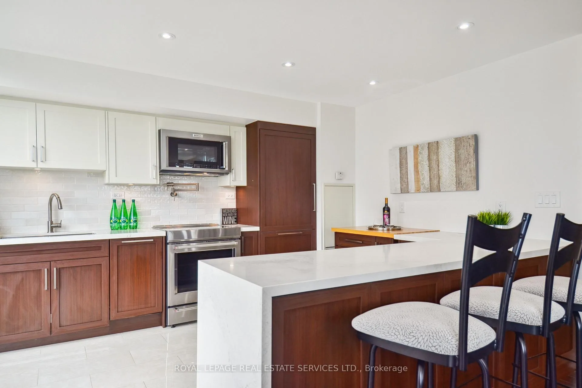 Photo 4 of Unit 832, 8 Telegram Mews E, Toronto, Waterfront Communities — HOMEH