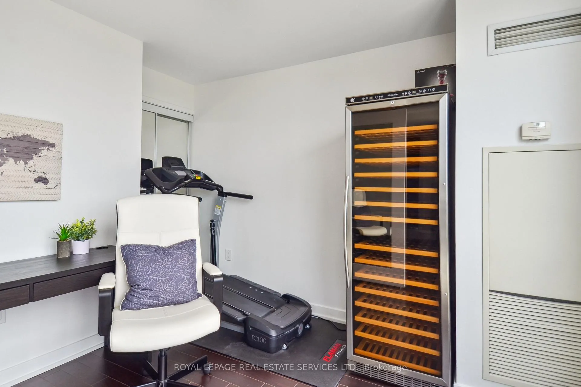Photo 7 of Unit 832, 8 Telegram Mews E, Toronto, Waterfront Communities — HOMEH