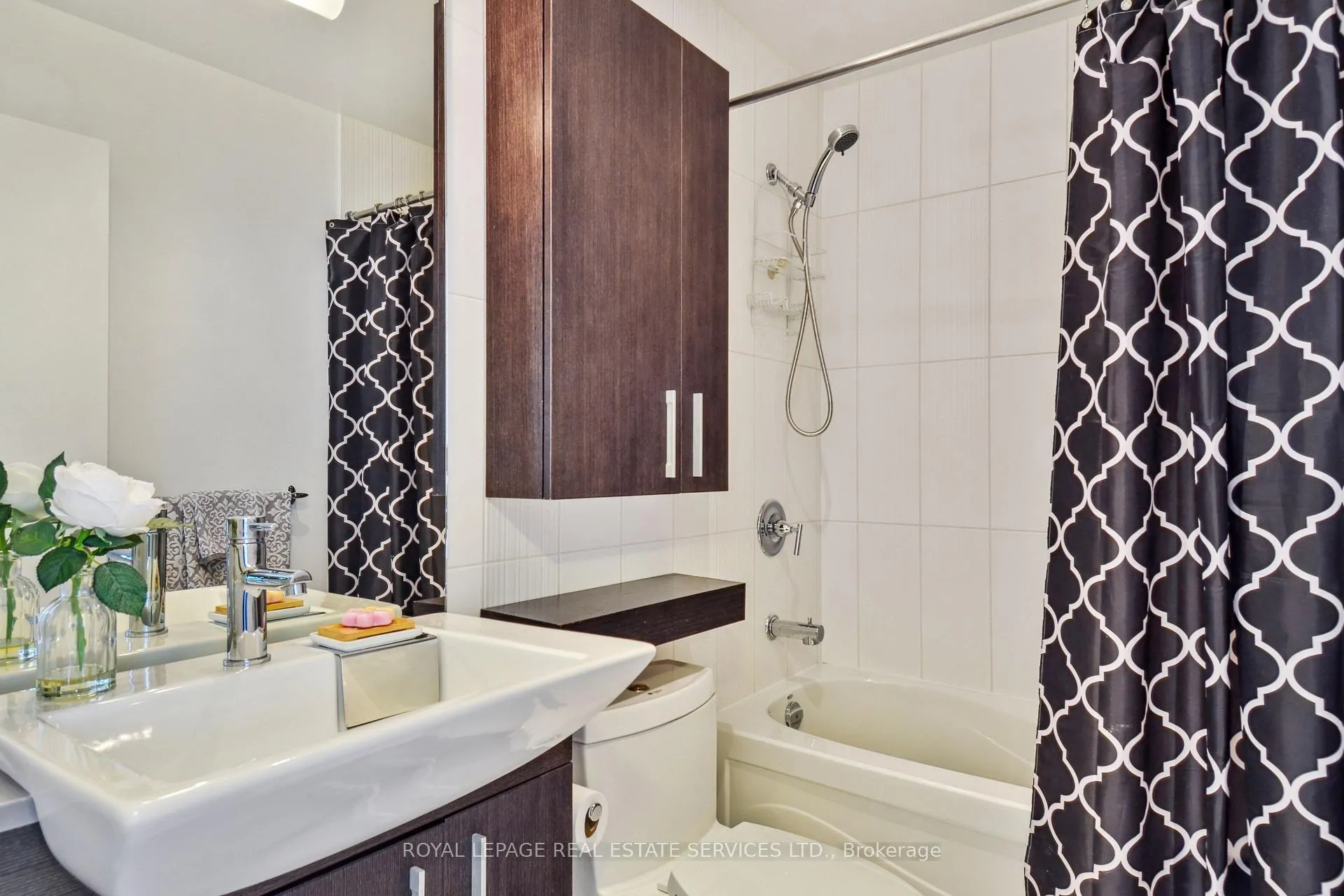 Photo 8 of Unit 832, 8 Telegram Mews E, Toronto, Waterfront Communities — HOMEH
