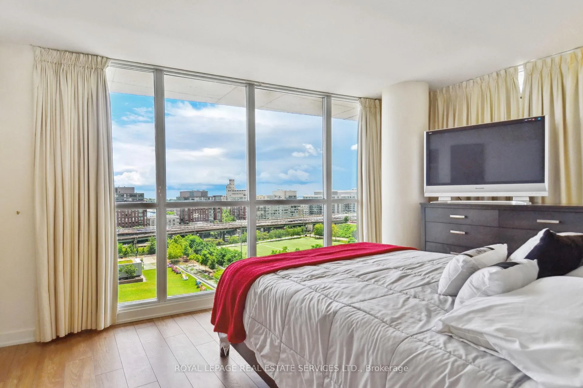 Photo 12 of Unit 832, 8 Telegram Mews E, Toronto, Waterfront Communities — HOMEH