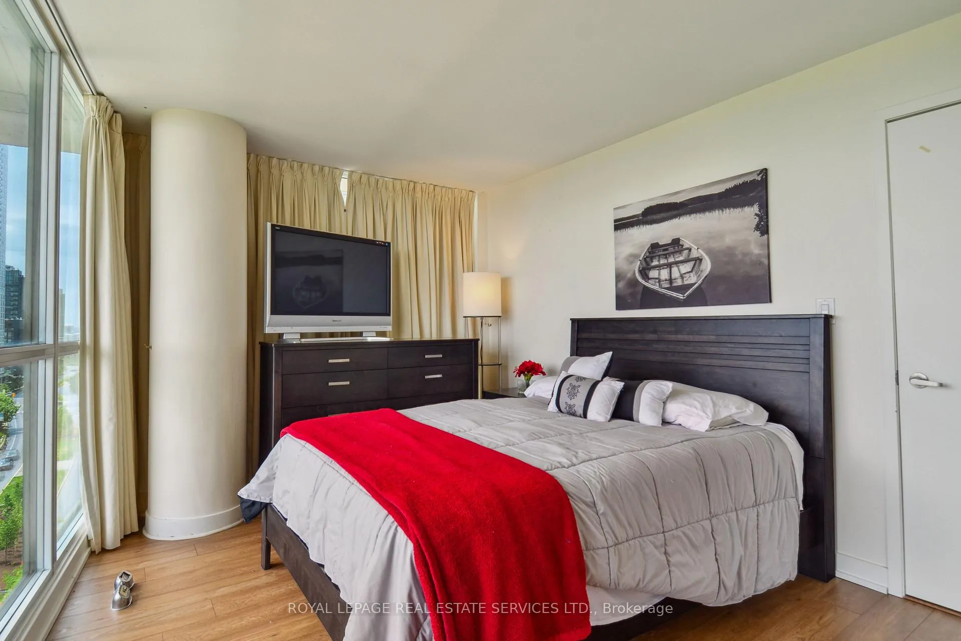 Photo 13 of Unit 832, 8 Telegram Mews E, Toronto, Waterfront Communities — HOMEH