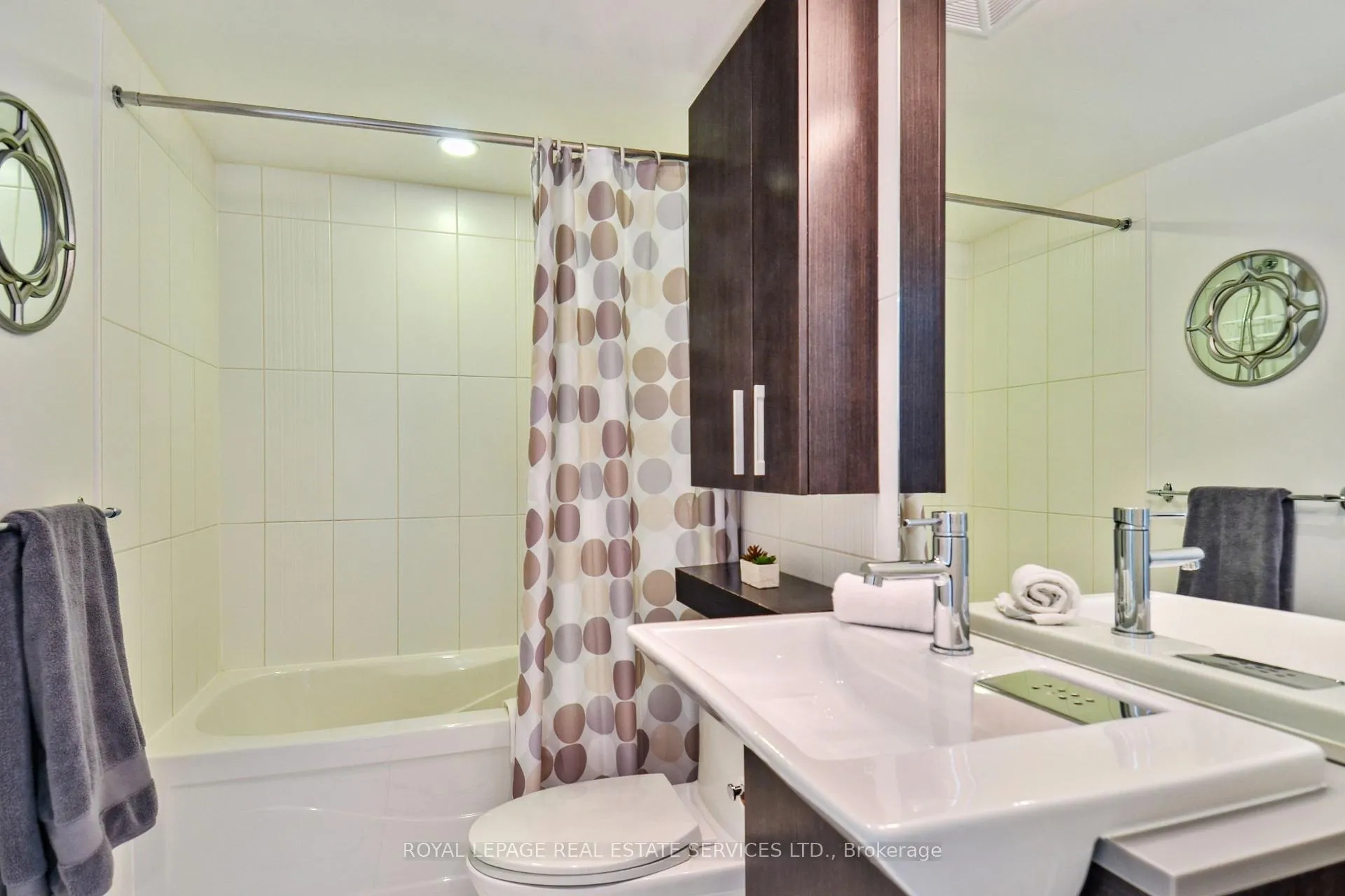 Photo 14 of Unit 832, 8 Telegram Mews E, Toronto, Waterfront Communities — HOMEH