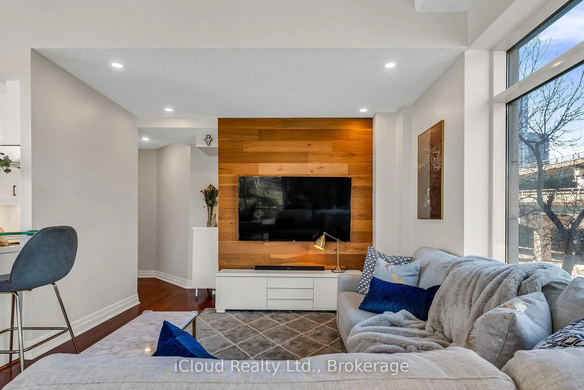 Photo 4 of Unit 210E, 500 Queens Quay W, Toronto, Waterfront Communities — HOMEH