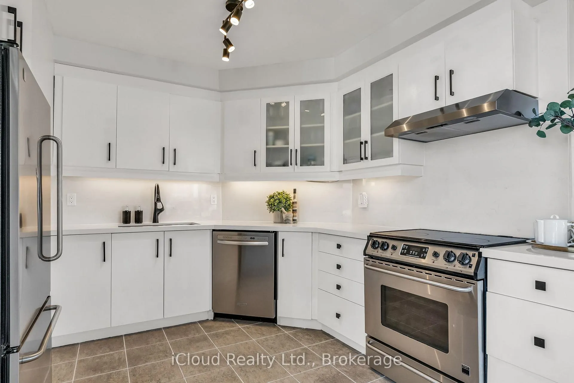 Photo 14 of Unit 210E, 500 Queens Quay W, Toronto, Waterfront Communities — HOMEH