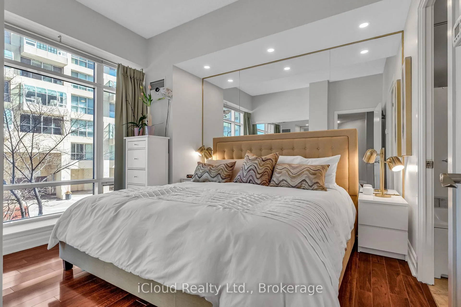 Photo 18 of Unit 210E, 500 Queens Quay W, Toronto, Waterfront Communities — HOMEH