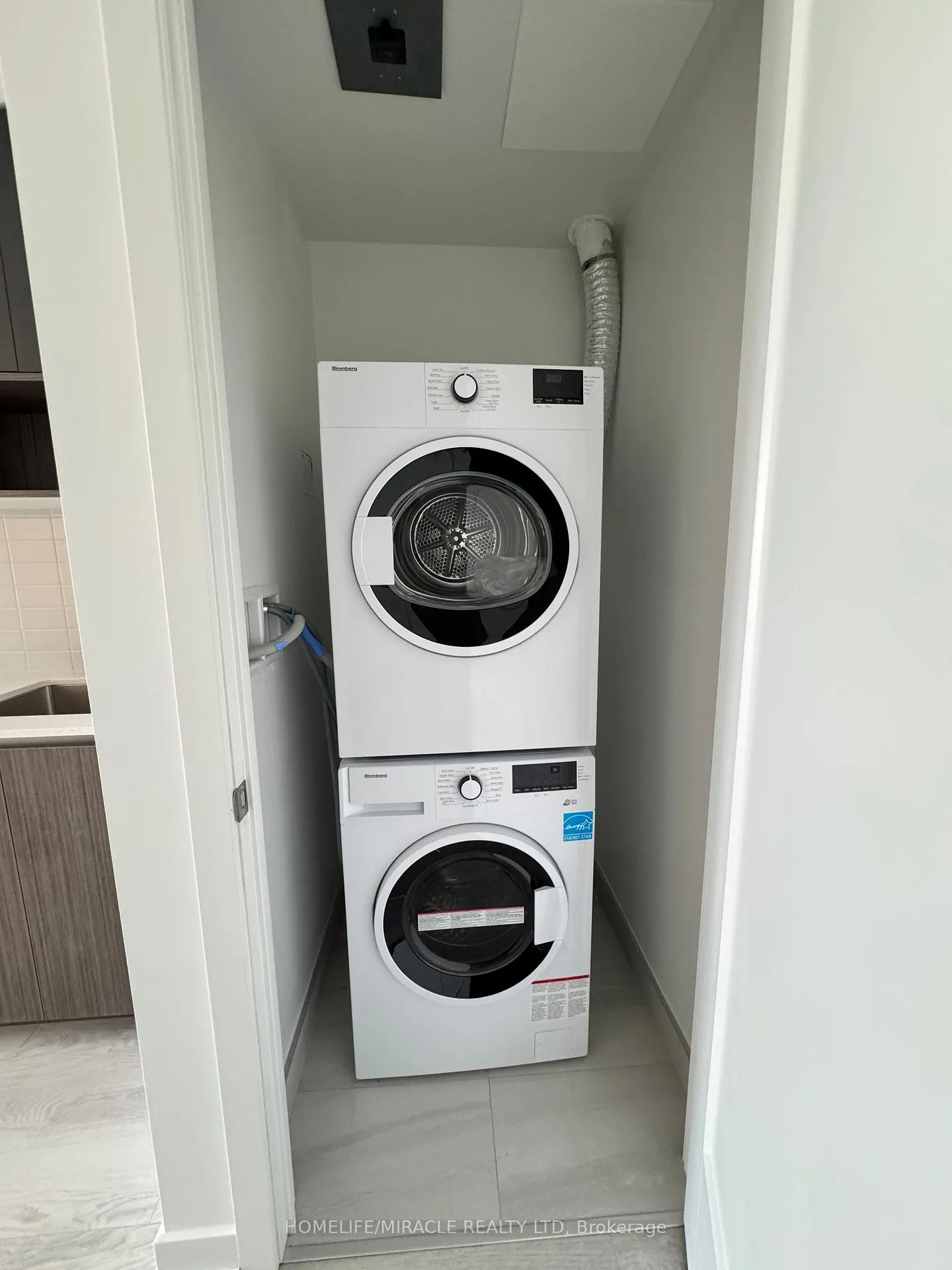Photo 5 of Unit 424, 801 The Queensway, Etobicoke, Stonegate-Queensway — HOMEH