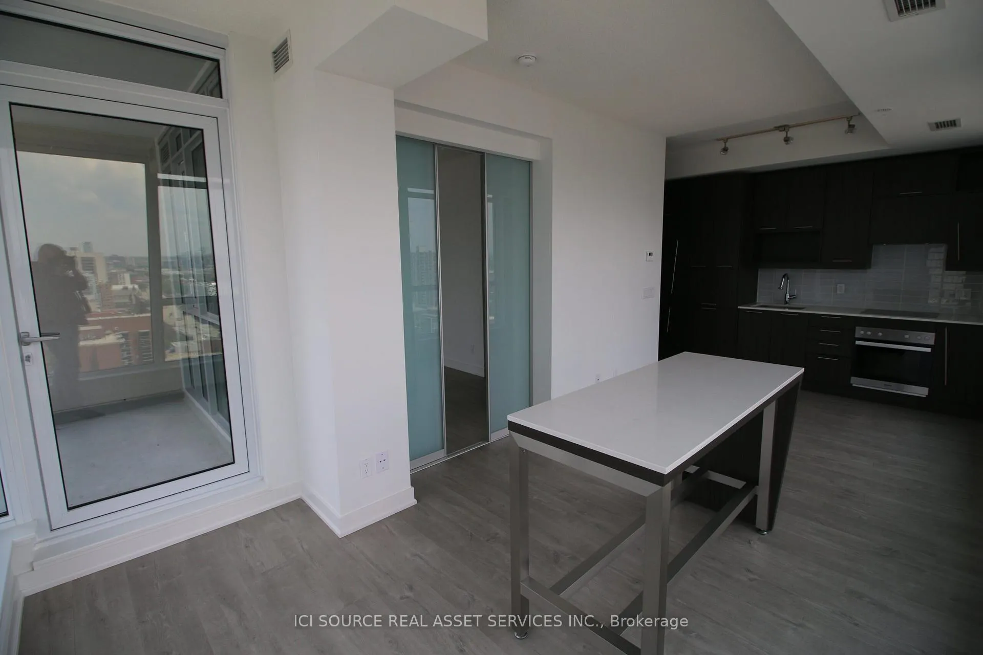 Photo 4 of Unit 2202, 30 Nelson Street, Toronto, Waterfront Communities — HOMEH