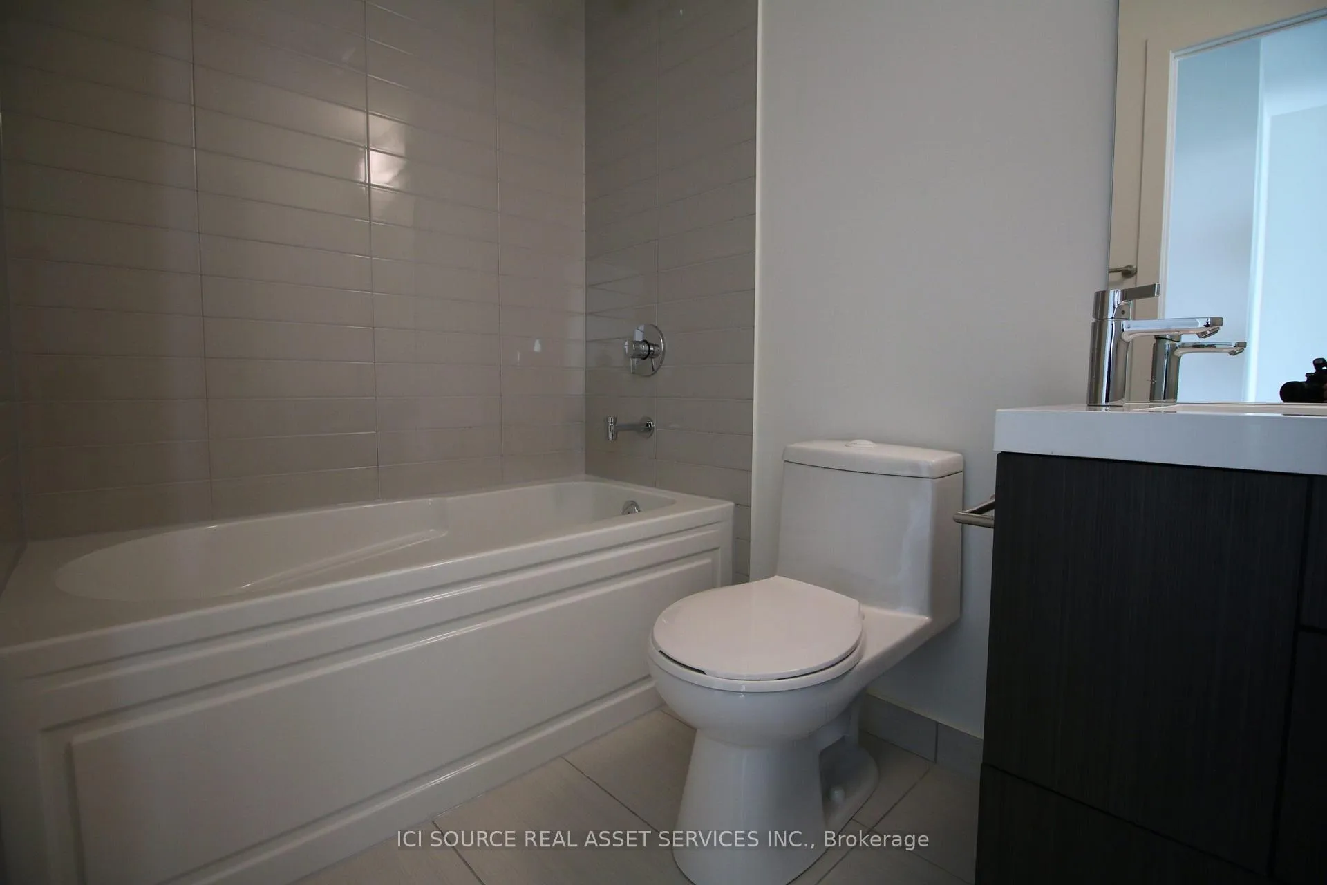 Photo 9 of Unit 2202, 30 Nelson Street, Toronto, Waterfront Communities — HOMEH
