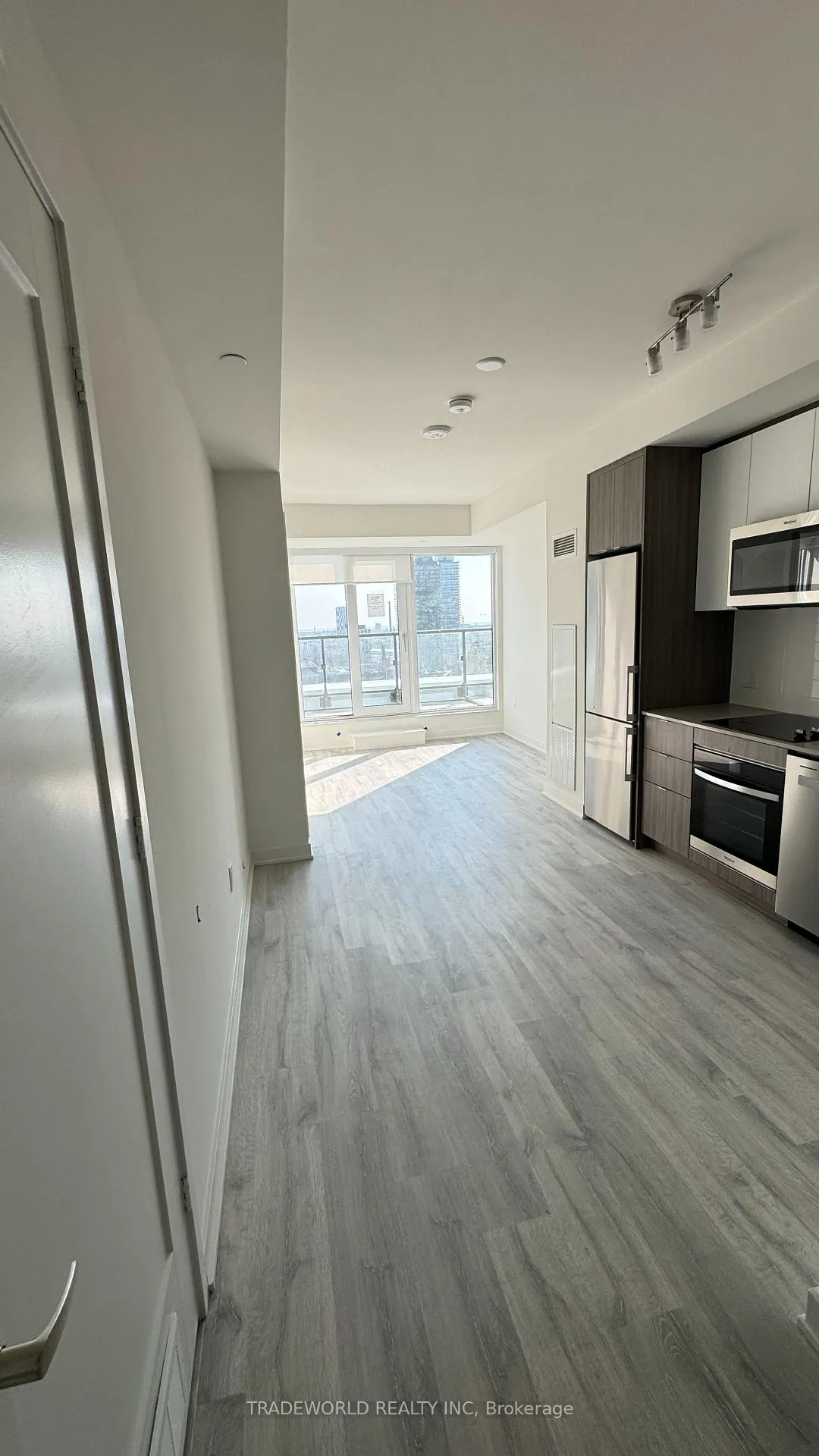 Photo 3 of Unit 1811, 70 Princess Street, Toronto, Waterfront Communities — HOMEH