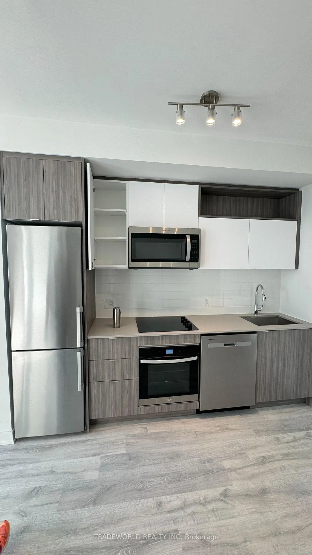 Photo 4 of Unit 1811, 70 Princess Street, Toronto, Waterfront Communities — HOMEH