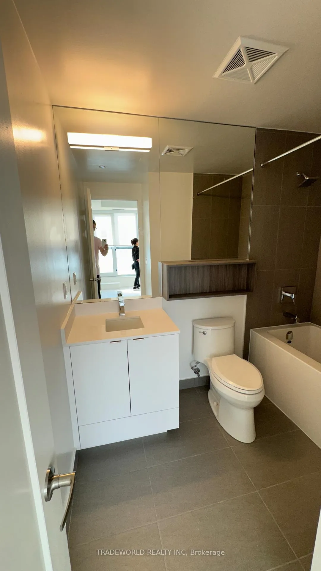 Photo 6 of Unit 1811, 70 Princess Street, Toronto, Waterfront Communities — HOMEH