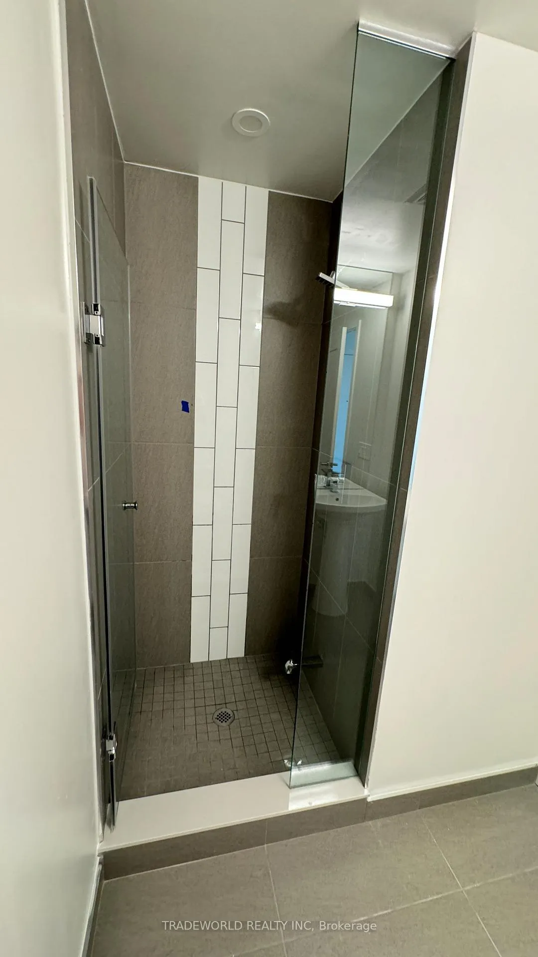 Photo 8 of Unit 1811, 70 Princess Street, Toronto, Waterfront Communities — HOMEH