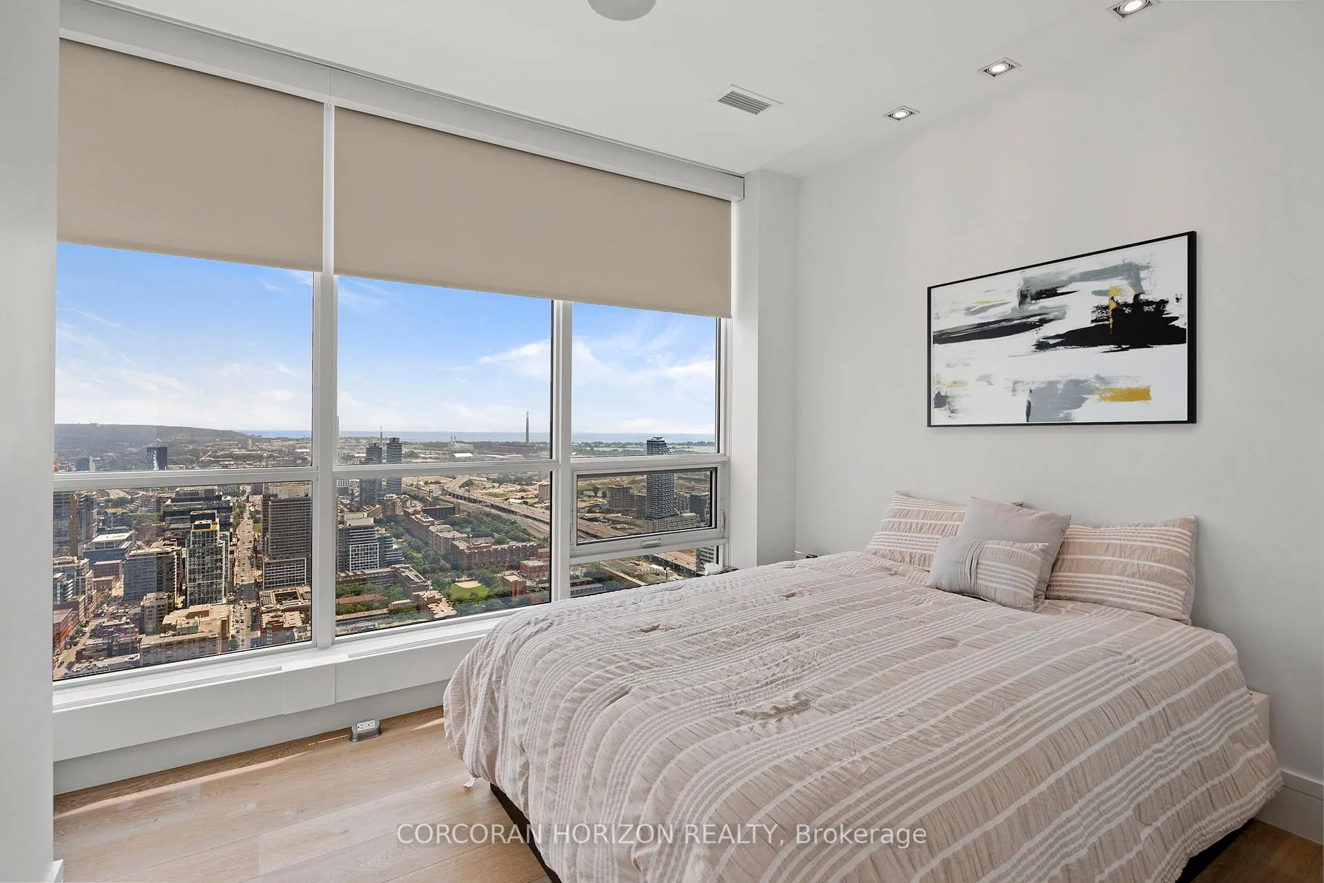 Photo 6 of Unit SPH5601, 88 Scott Street, Toronto, Church-Yonge Corridor — HOMEH