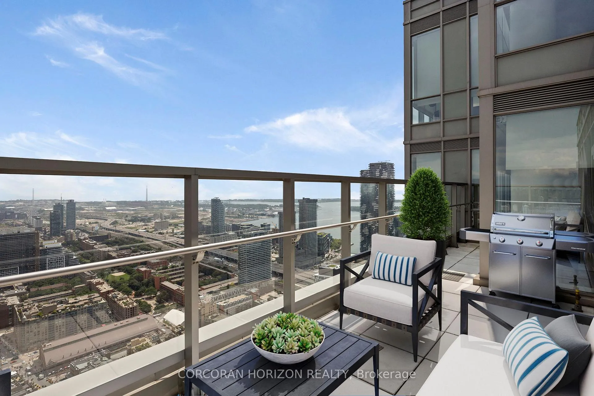 Photo 9 of Unit SPH5601, 88 Scott Street, Toronto, Church-Yonge Corridor — HOMEH