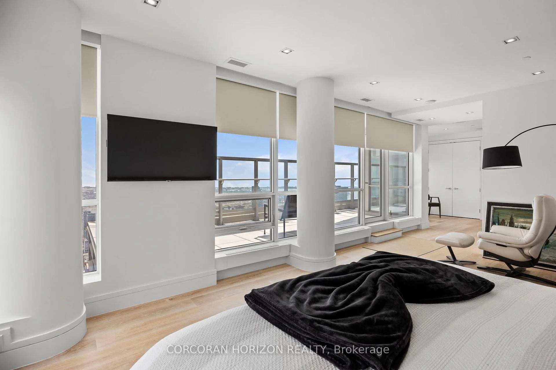 Photo 22 of Unit SPH5601, 88 Scott Street, Toronto, Church-Yonge Corridor — HOMEH