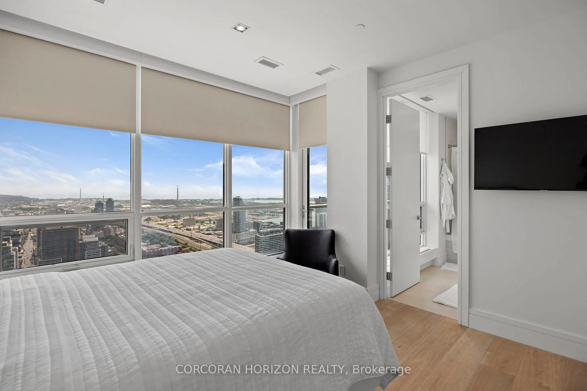 Photo 28 of Unit SPH5601, 88 Scott Street, Toronto, Church-Yonge Corridor — HOMEH