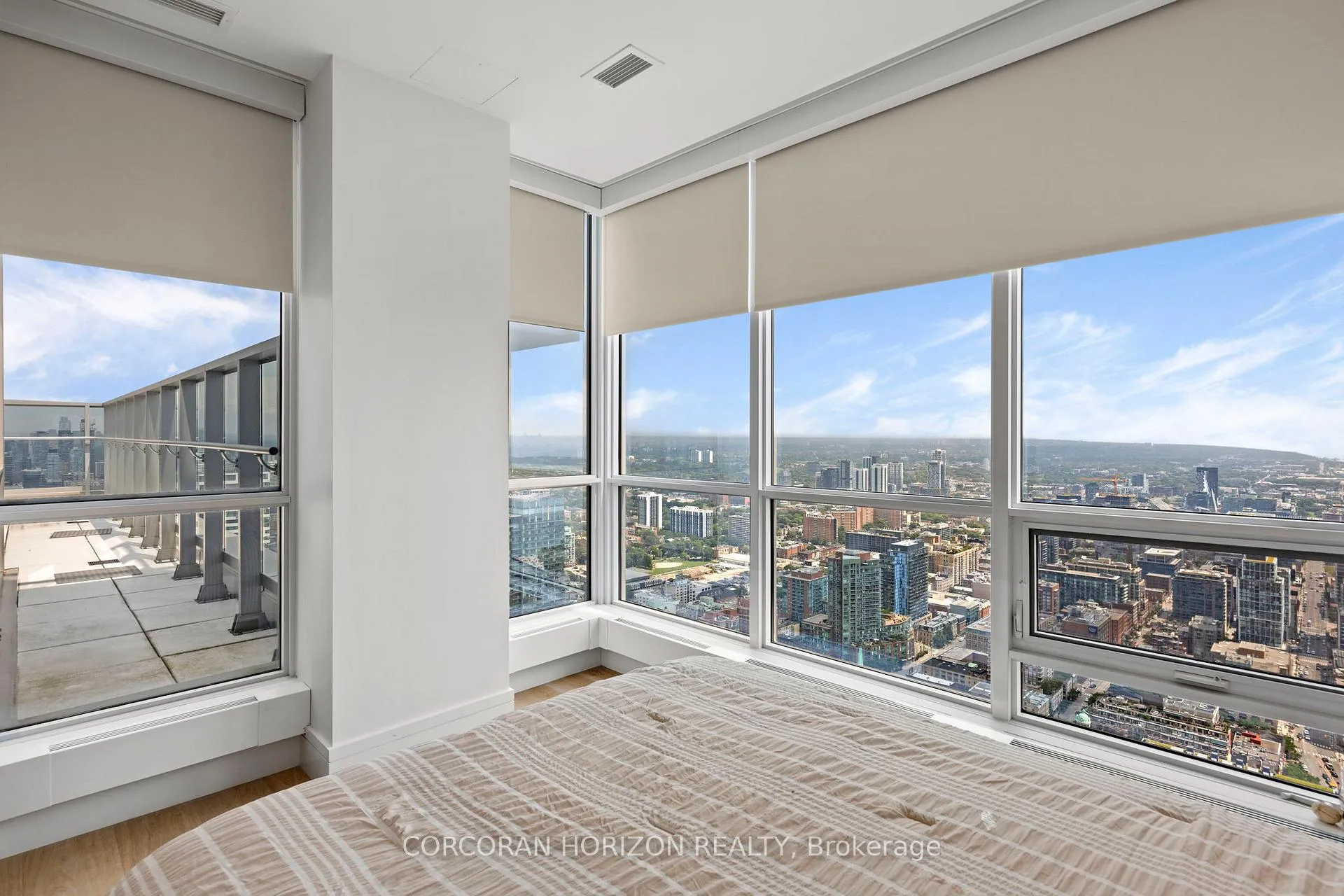 Photo 30 of Unit SPH5601, 88 Scott Street, Toronto, Church-Yonge Corridor — HOMEH