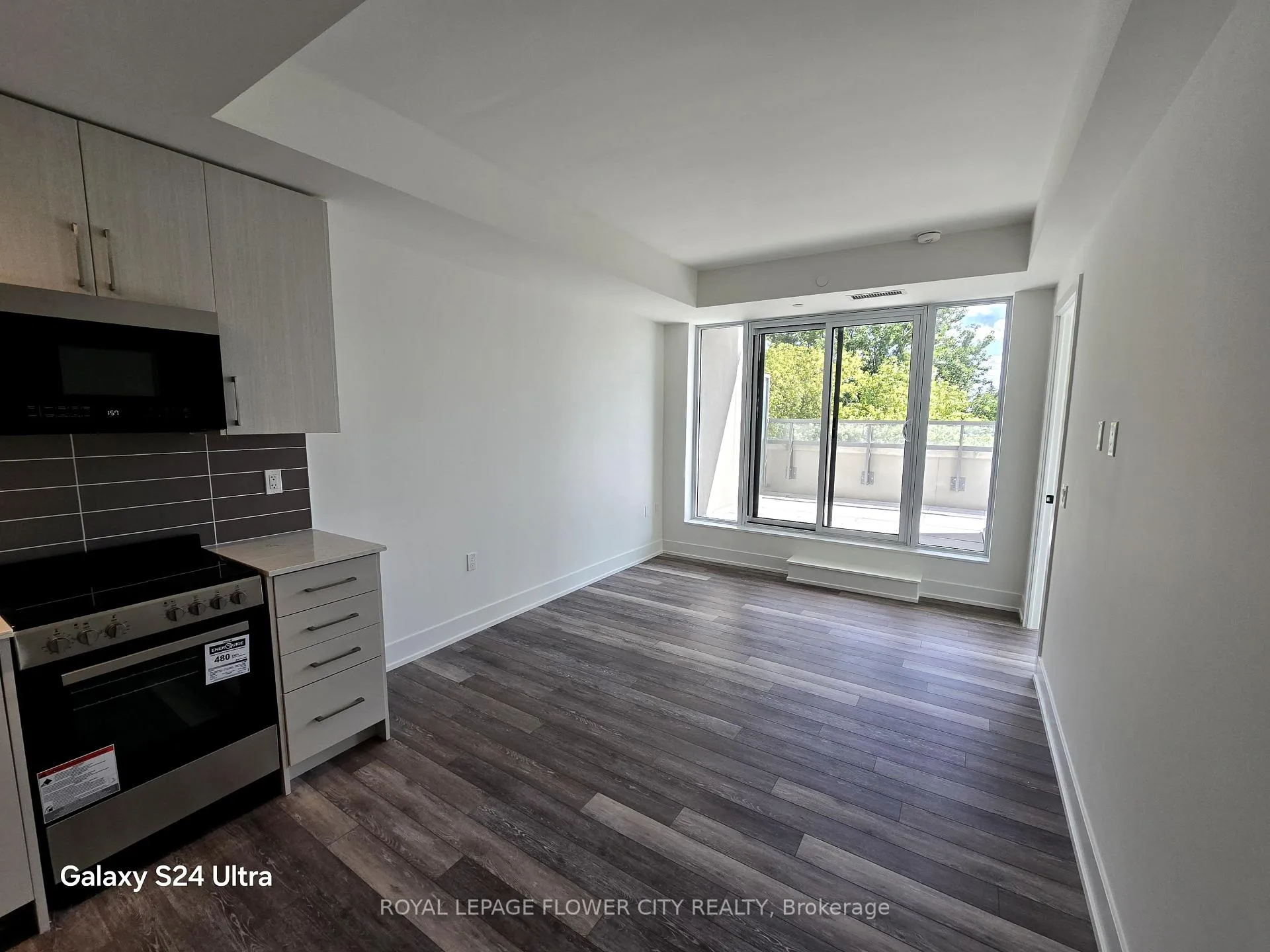 Photo 2 of Unit 351, 2075 King Road, King, King City — HOMEH