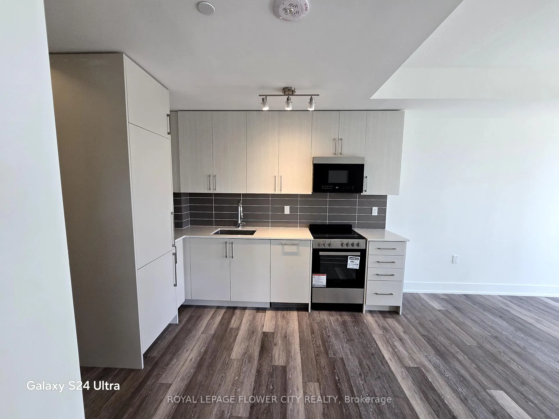 Photo 3 of Unit 351, 2075 King Road, King, King City — HOMEH