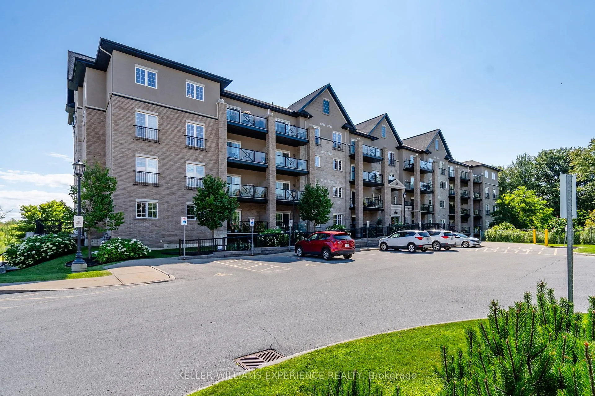 Front of Unit 401, 44 Ferndale Drive S