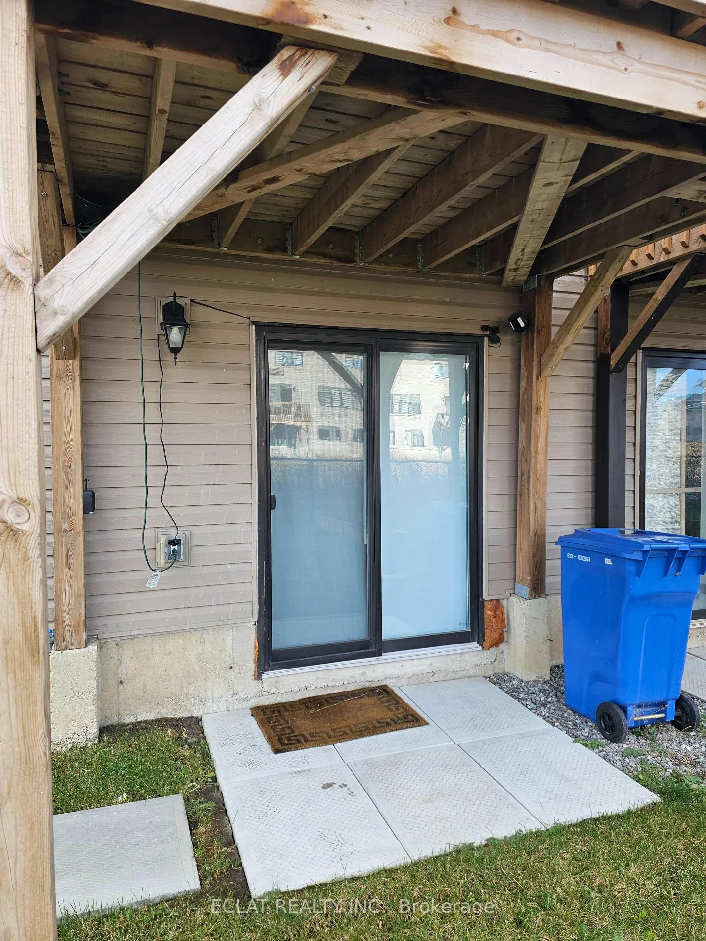 Front of 75 Vanilla Trail(Lower)