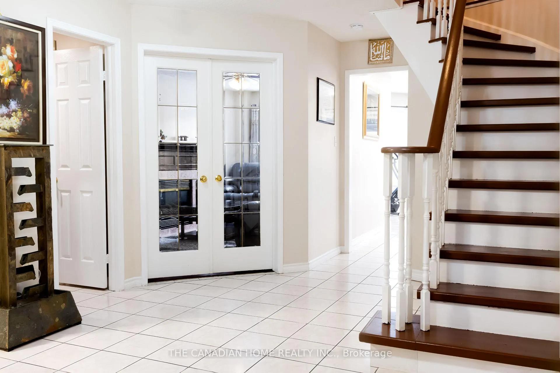 Photo 5 of 15 Mcveigh Drive, Barrie, Northwest — HOMEH