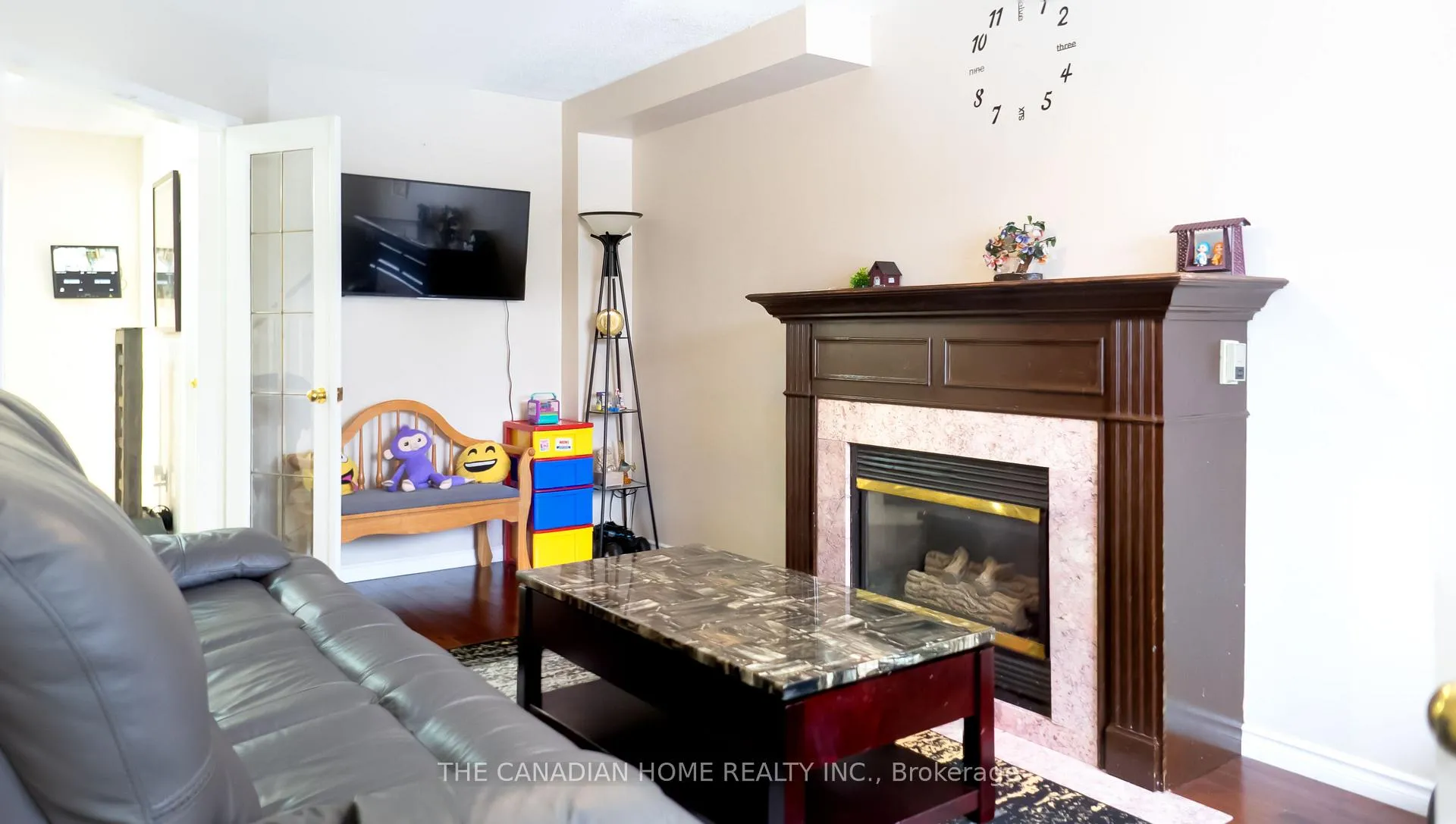 Photo 7 of 15 Mcveigh Drive, Barrie, Northwest — HOMEH