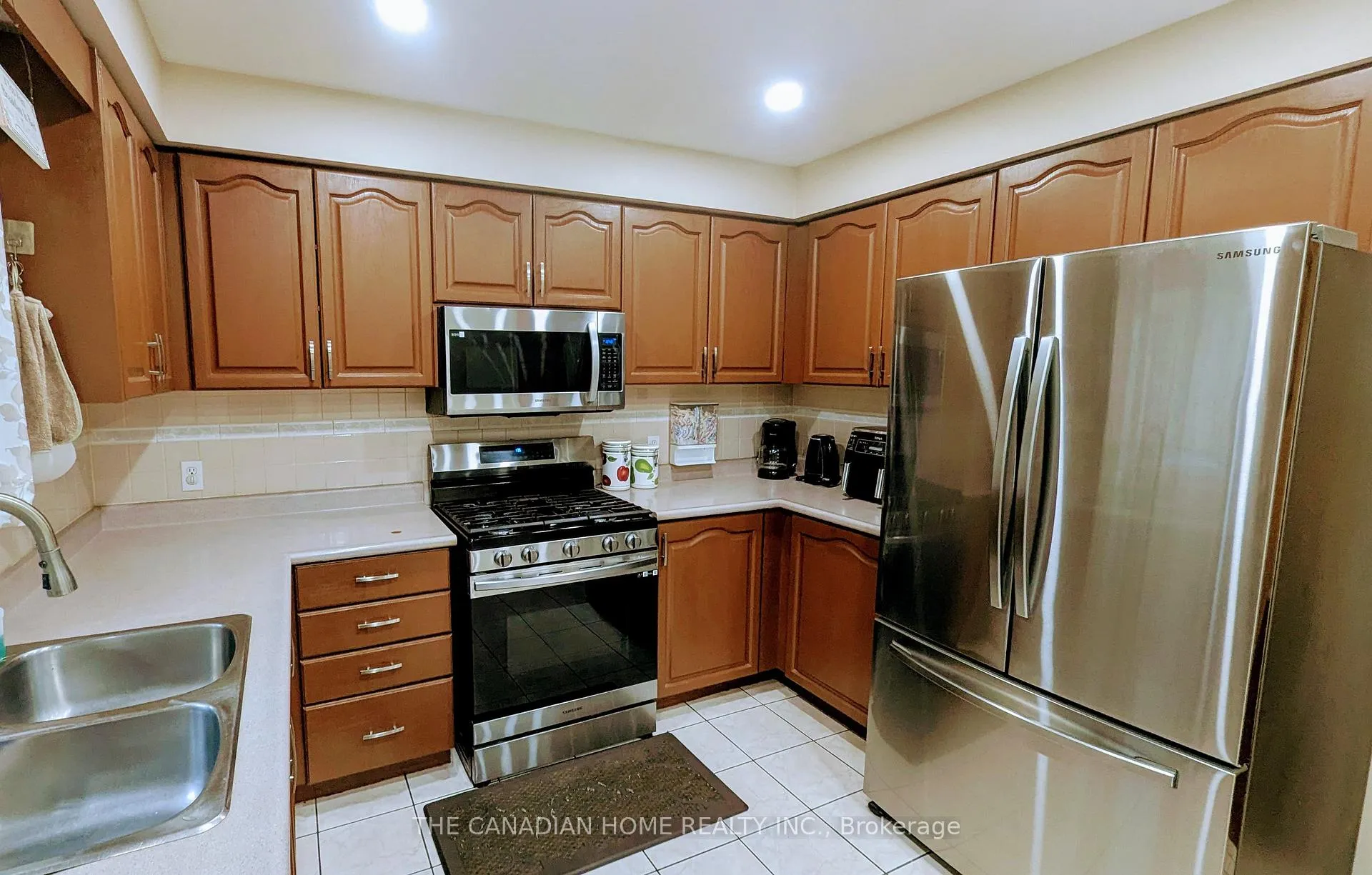 Photo 11 of 15 Mcveigh Drive, Barrie, Northwest — HOMEH