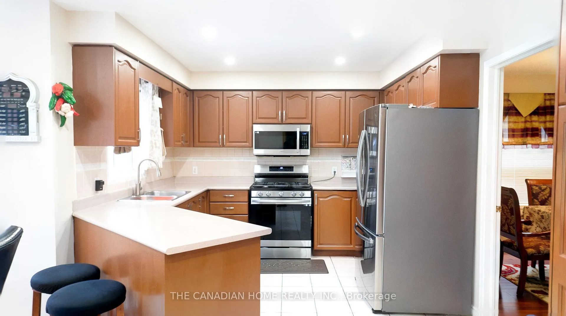 Photo 12 of 15 Mcveigh Drive, Barrie, Northwest — HOMEH