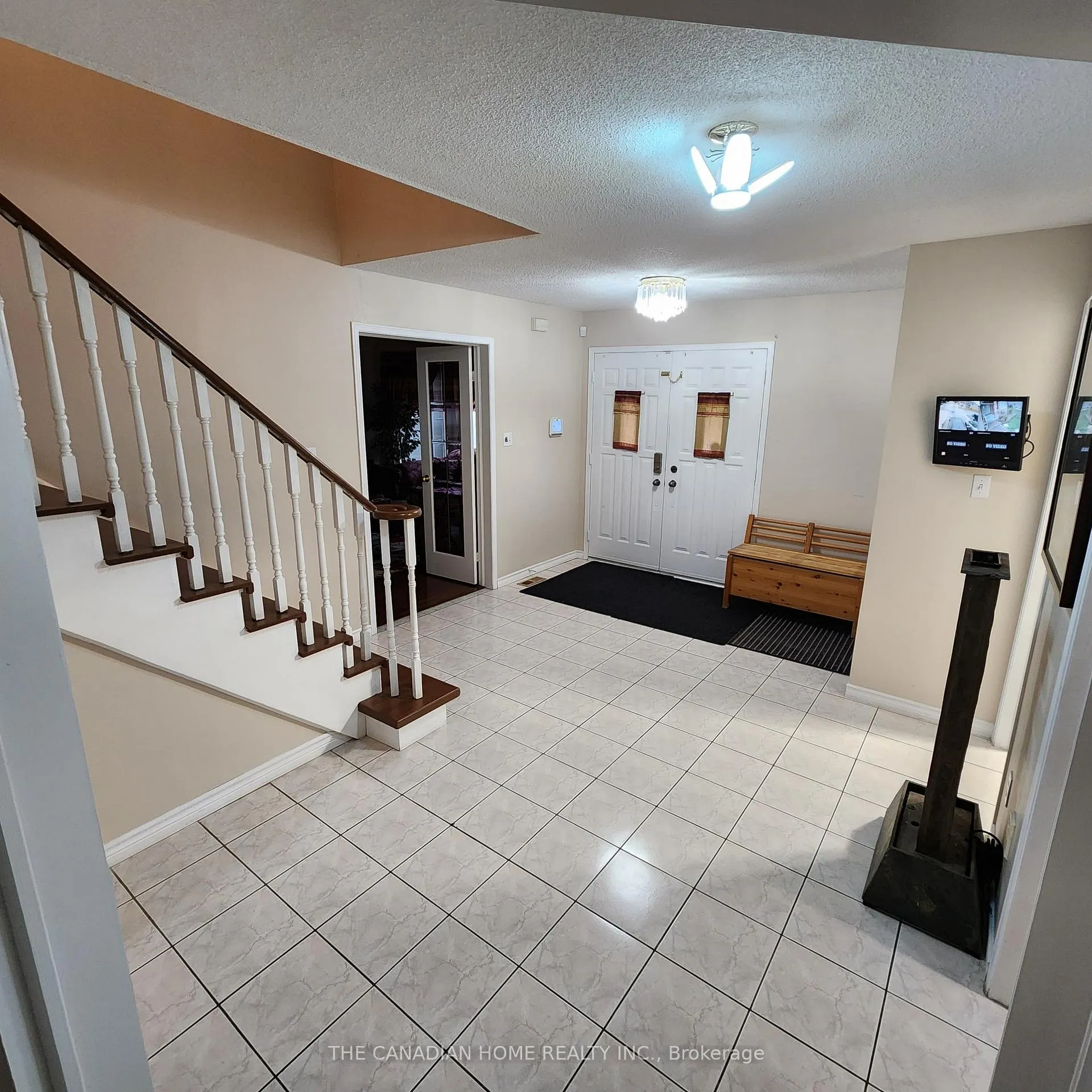 Photo 17 of 15 Mcveigh Drive, Barrie, Northwest — HOMEH