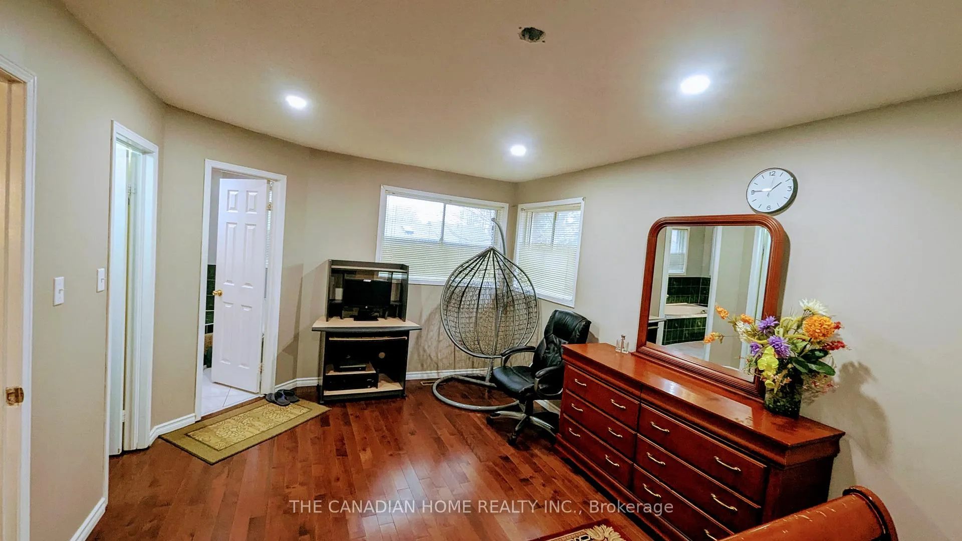 Photo 21 of 15 Mcveigh Drive, Barrie, Northwest — HOMEH