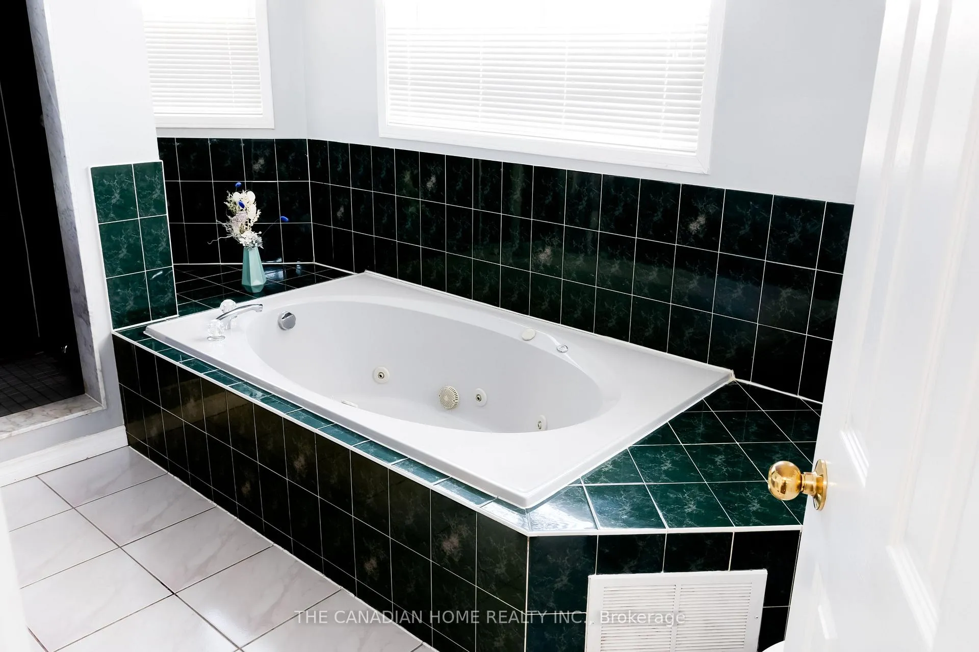 Photo 22 of 15 Mcveigh Drive, Barrie, Northwest — HOMEH