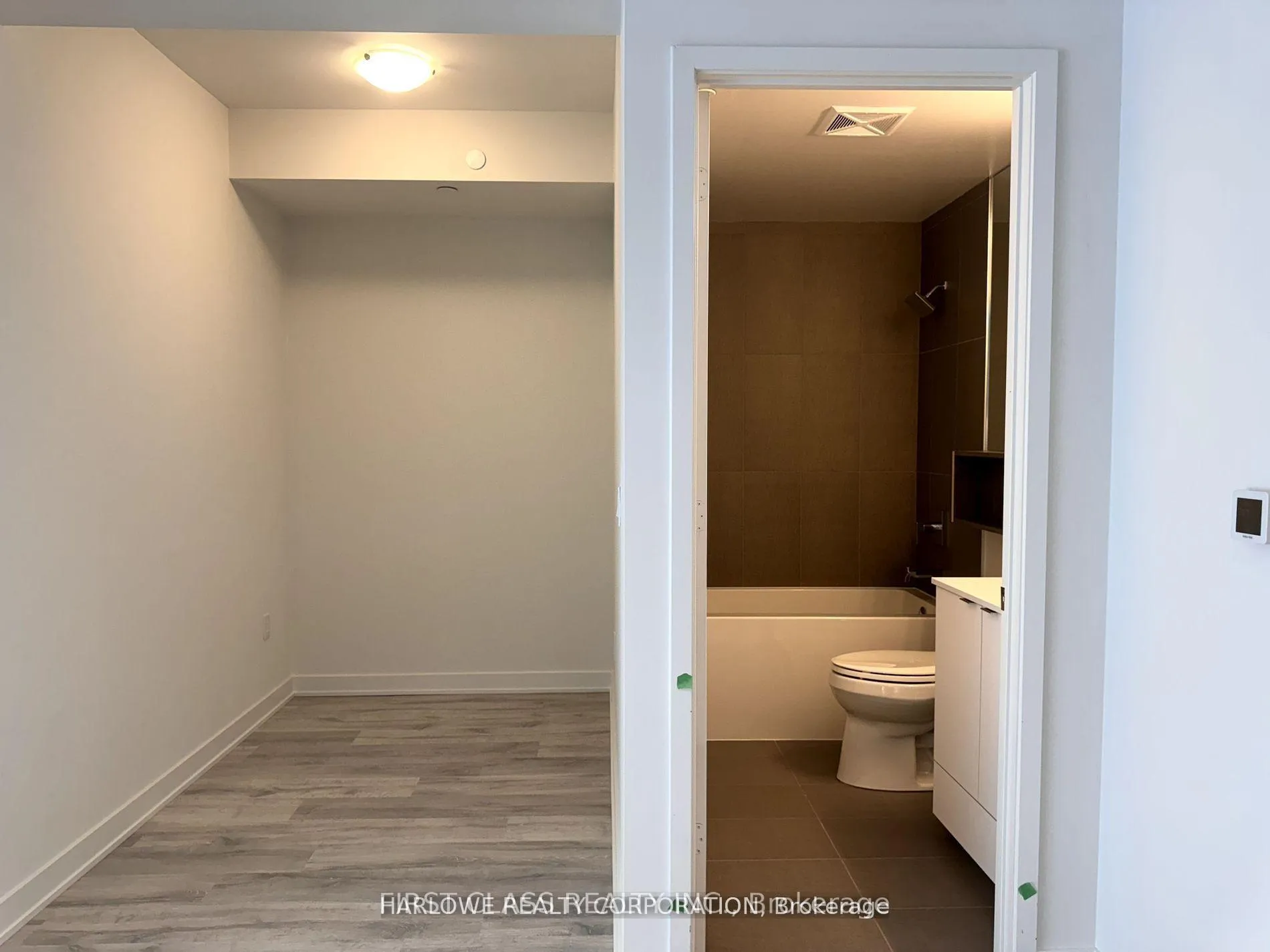 Photo 3 of Unit LPH2915 E, 70 Princess Street, Toronto, Waterfront Communities — HOMEH