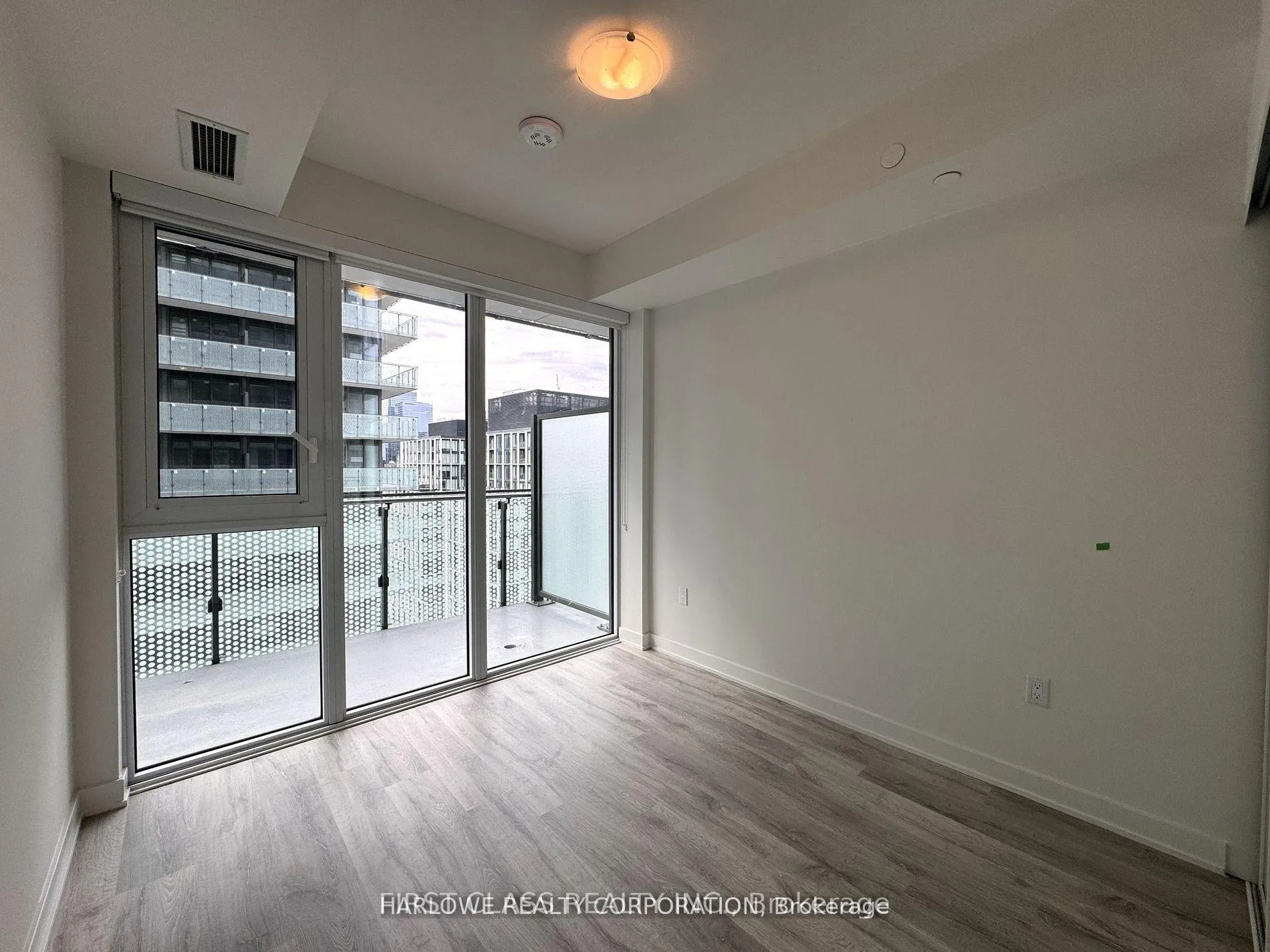 Photo 4 of Unit LPH2915 E, 70 Princess Street, Toronto, Waterfront Communities — HOMEH