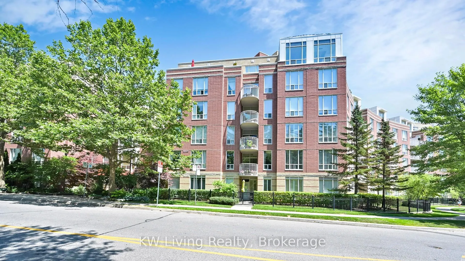 Photo 4 of Unit 608, 451 Rosewell Avenue, Toronto, Lawrence Park South — HOMEH