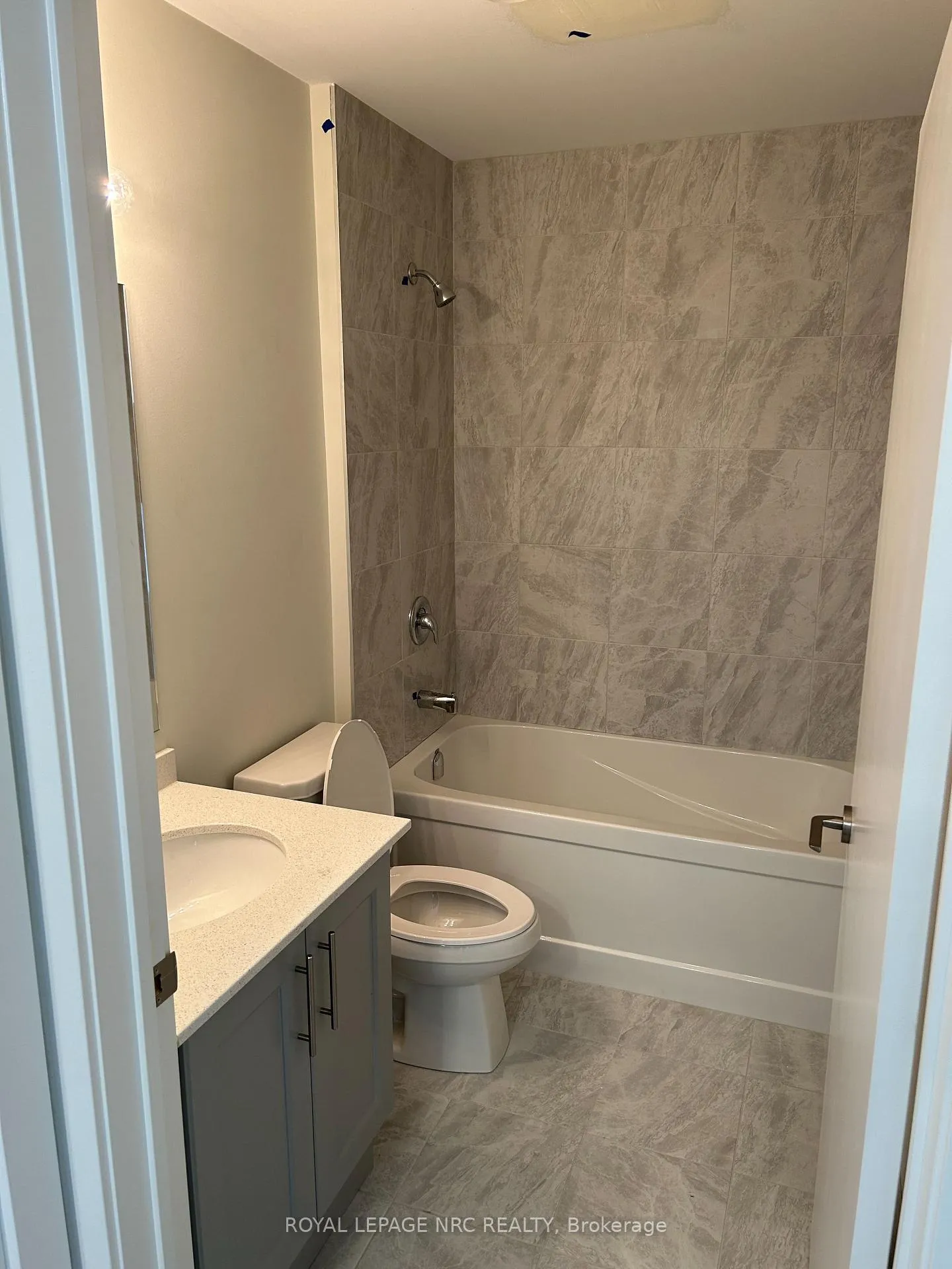 Photo 9 of Unit 520, 600 north service Road, Hamilton, Stoney Creek — HOMEH