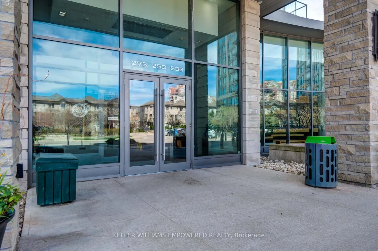 Photo 3 of Unit 303, 233 South Park Road, Markham, Commerce Valley — HOMEH