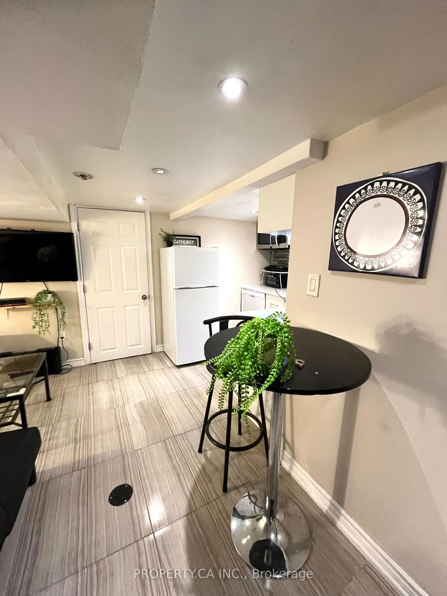 Photo 2 of Unit BSMNT, 234 Bathurst Street, Toronto, Trinity-Bellwoods — HOMEH
