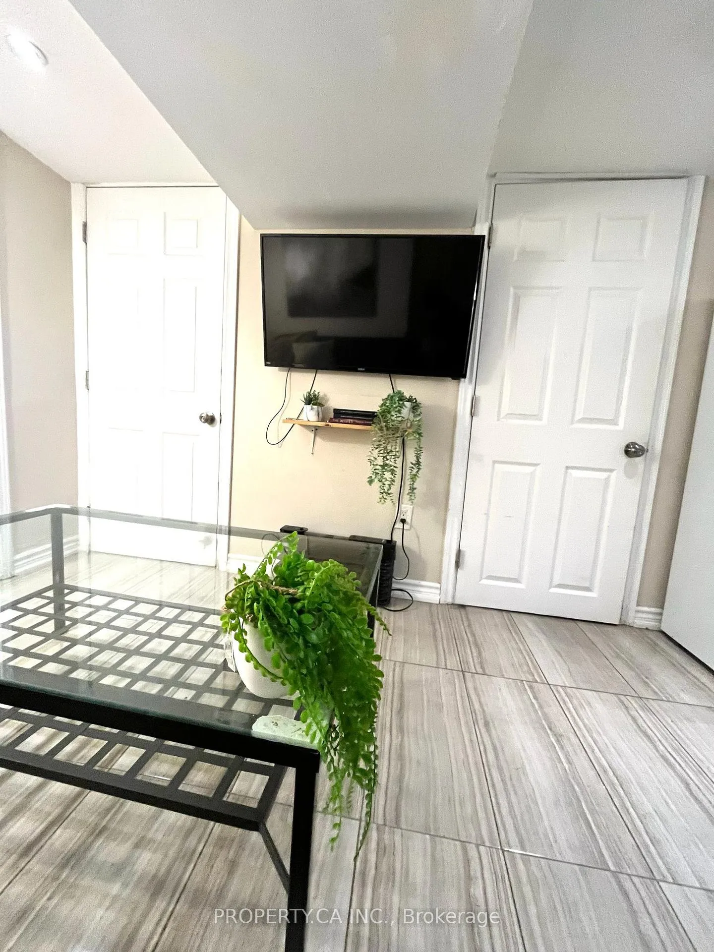 Photo 3 of Unit BSMNT, 234 Bathurst Street, Toronto, Trinity-Bellwoods — HOMEH
