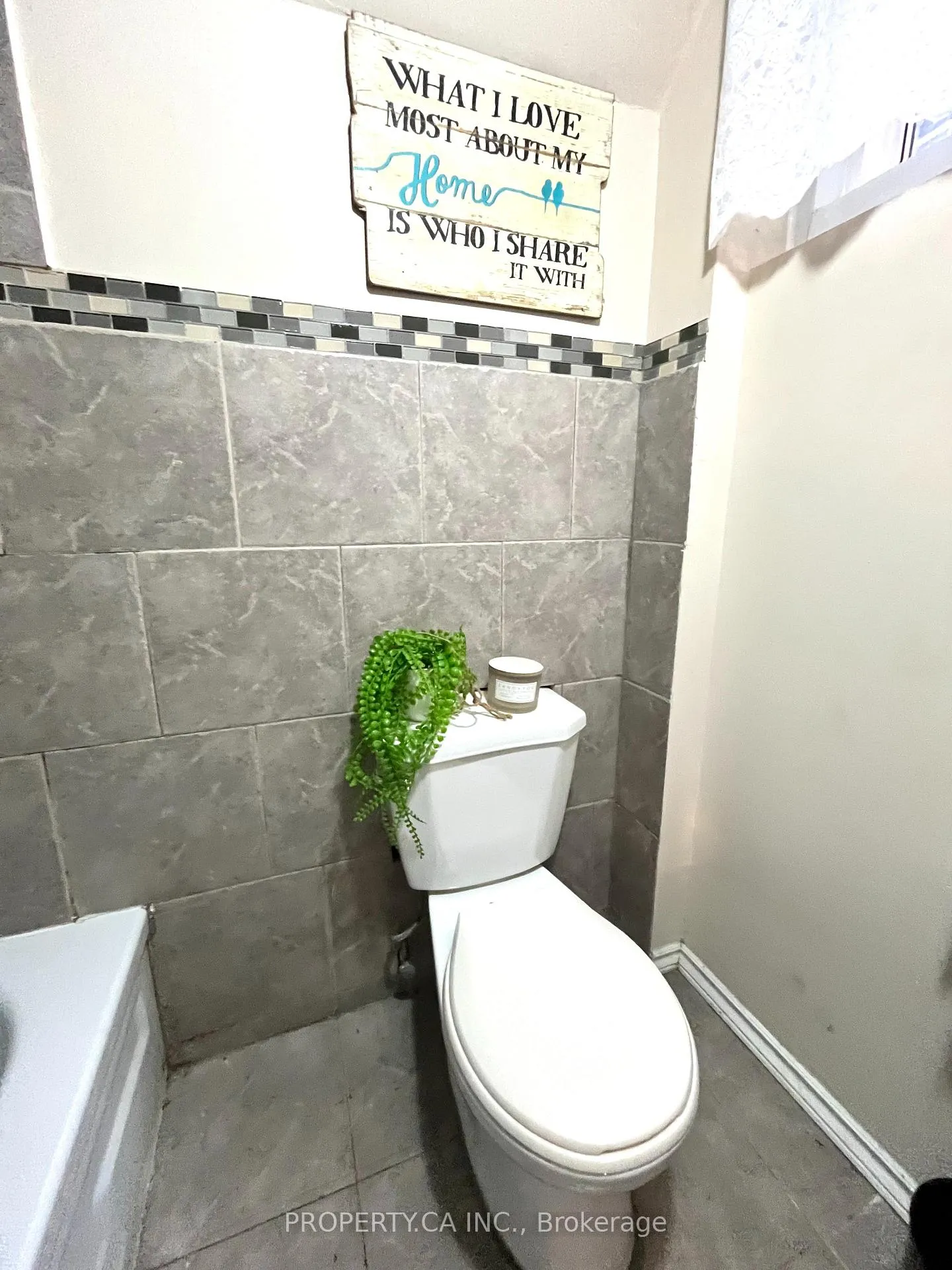 Photo 10 of Unit BSMNT, 234 Bathurst Street, Toronto, Trinity-Bellwoods — HOMEH